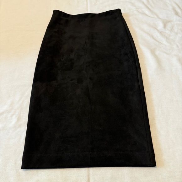 BCBG Maxazria XS Black Faux Suede Skirt ~ Straight Pencil Mini Classic Capsule - Picture 1 of 6